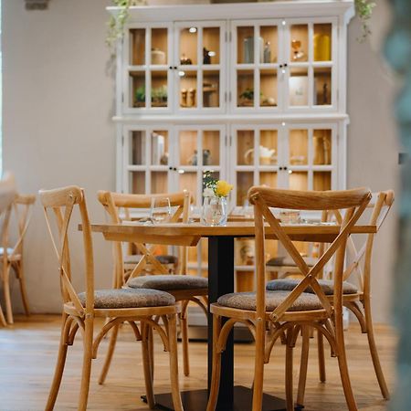 Lanelay Hall Hotel & Spa ヘンソル エクステリア 写真 Interior of the restaurant