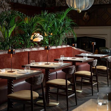 Lanelay Hall Hotel & Spa ヘンソル エクステリア 写真 Interior of the restaurant