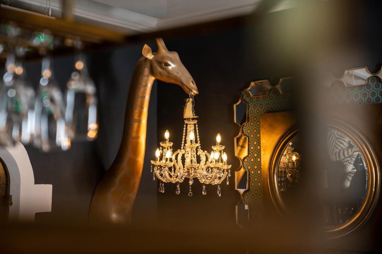 Lanelay Hall Hotel & Spa ヘンソル エクステリア 写真 The Giraffe Bar