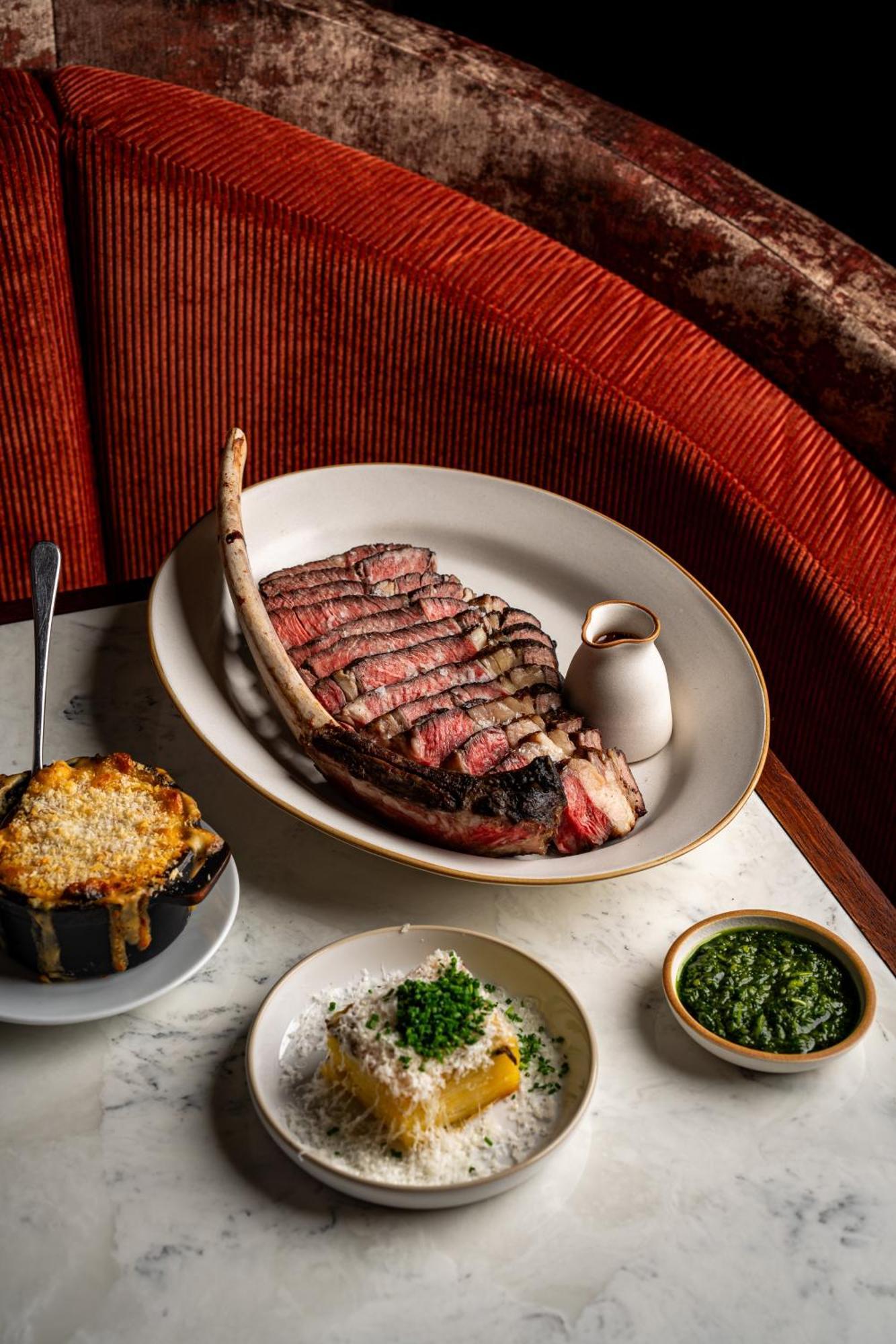 Lanelay Hall Hotel & Spa ヘンソル エクステリア 写真 A steak at the restaurant