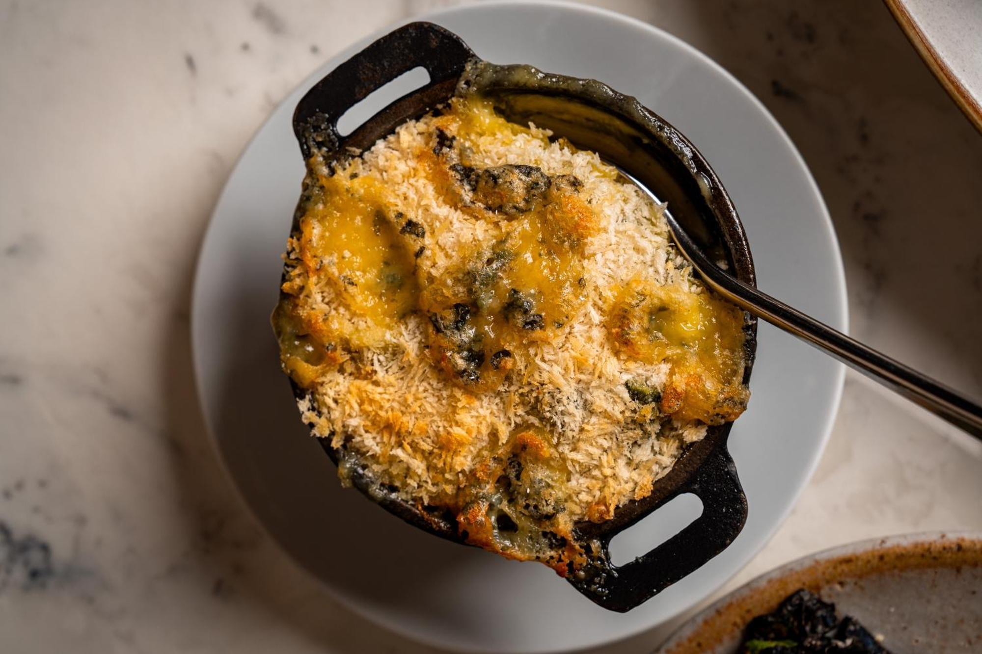 Lanelay Hall Hotel & Spa ヘンソル エクステリア 写真 A bowl of crab and corn casserole