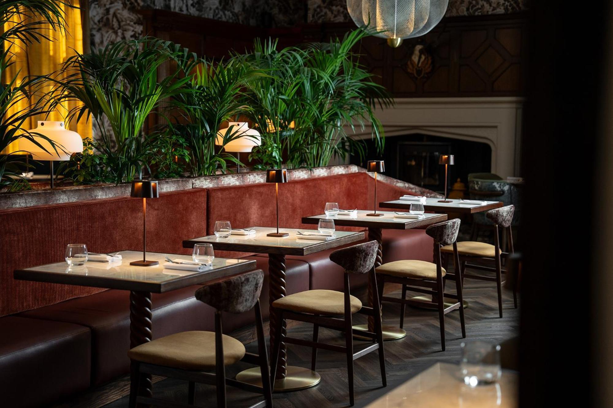 Lanelay Hall Hotel & Spa ヘンソル エクステリア 写真 Interior of the restaurant