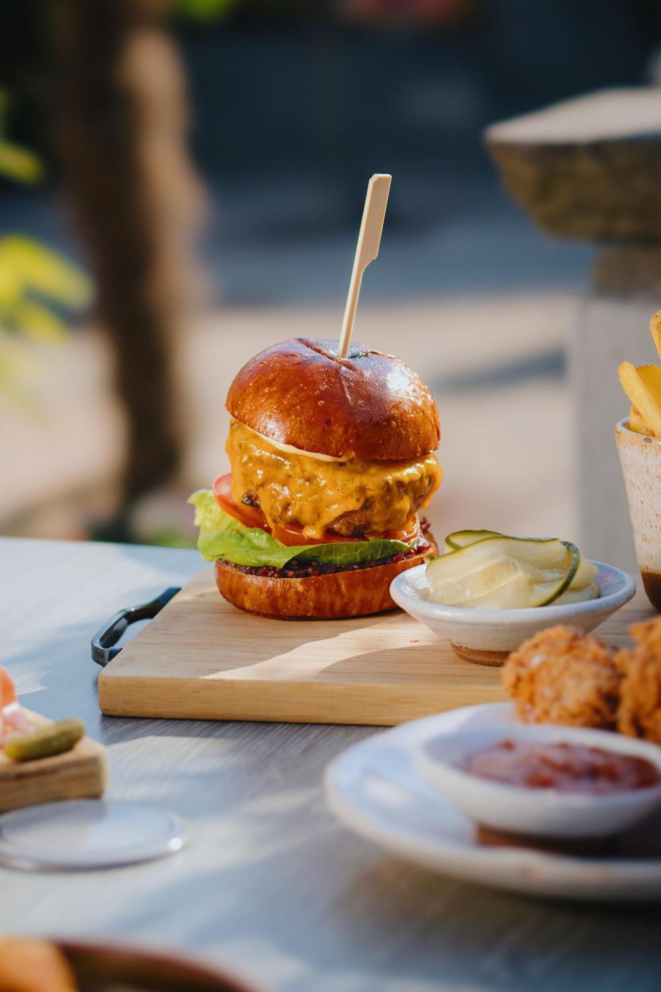 Lanelay Hall Hotel & Spa ヘンソル エクステリア 写真 A cheeseburger