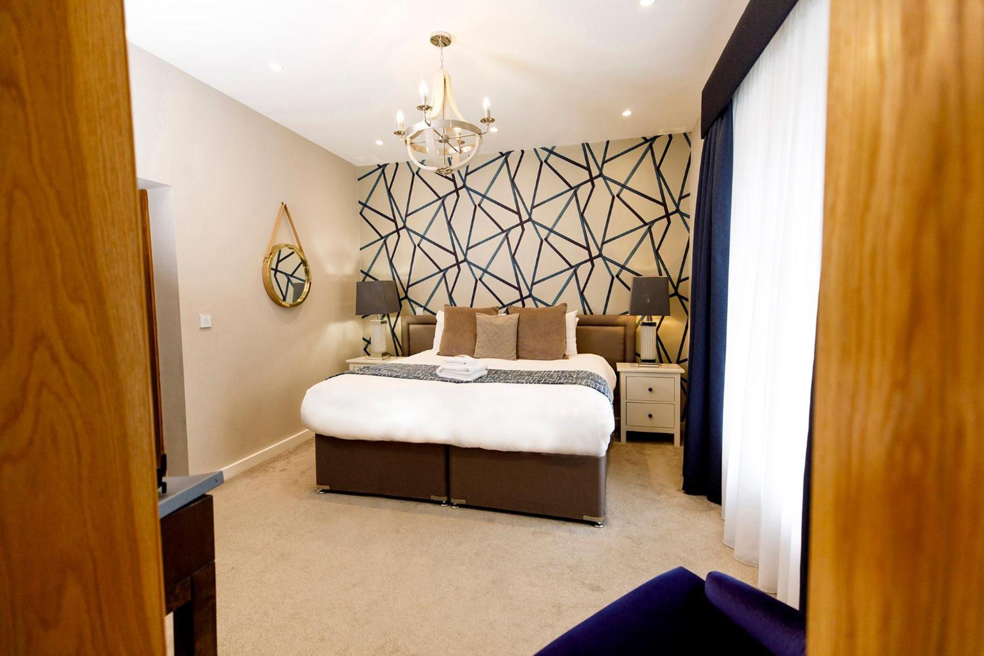 Lanelay Hall Hotel & Spa ヘンソル 部屋 写真 A bedroom at the hotel